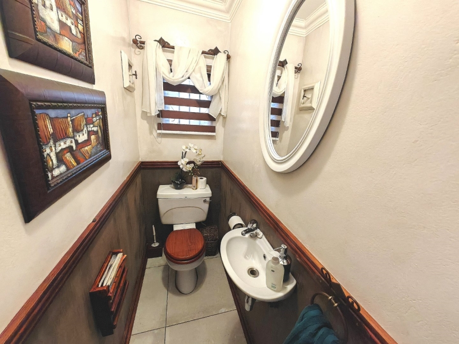 6 Bedroom Property for Sale in Dan Pienaar Free State